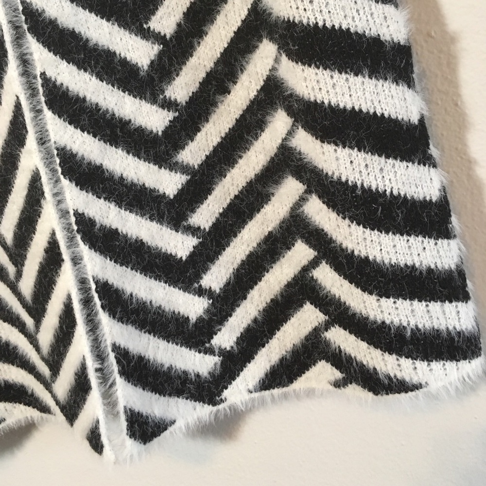 Furry Eyelash Cardigan Sweater Geometric Pattern - Picture 3 of 8